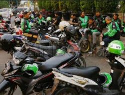 Menyedihkan: 86 Juta Jiwa Korban PHK Beralih Jadi Ojol dan Pedagang Kaki Lima