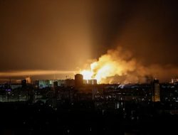 Rusia Hujani Kyiv dengan Rudal dan Drone: 15 Terluka, Zelenskiy Desak Sanksi Baru