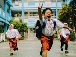 Mahkamah Konstitusi (MK) Wajibkan Pendidikan Dasar Gratis di Sekolah Negeri dan Swasta