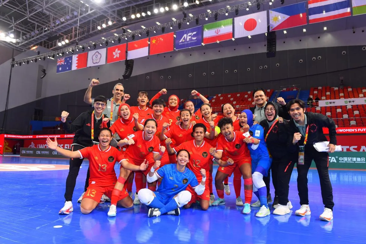 Timnas futsal putri Indonesia merayakan kemenangan melawan Bahrain dengan skor 5-1 pada laga terakhir Grup C Piala Asia Futsal Putri 2025 di Hohhot Sports Centre, Hohhot, China, Minggu (11/5/2025).