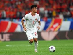 Jelang Lawan China, Kluivert Dipusingkan Starter di Posisi Bek Tengah