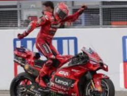Marc Márquez Rayakan Kemenangan dengan Selebrasi Pacu Jalur Usai Juara MotoGP Jerman