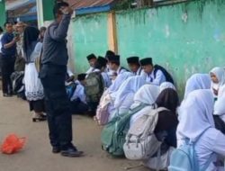 Gedung Sekolah di Deli Serdang Disegel, Murid Terpaksa Belajar di Luar Ruangan