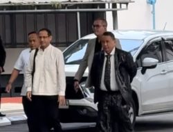 Penuhi Panggilan Kedua, Nadiem Makarim Didampingi Hotman Paris Tiba di Kejagung untuk Pemeriksaan Kasus Pengadaan Chromebook