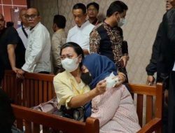 Mantan Kasat Narkoba Satria Nanda Dituntut Hukuman Mati, Istri Menangis di Ruang Sidang