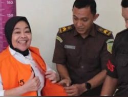 Senyuman Kades Sukabumi Heni Mulyono Meski Jadi Tersangka Penjualan Gedung Posyandu Sukabumi