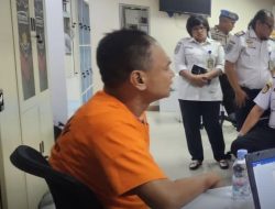 Penumpang Teriak Bom dan Maki Kru di Pesawat Lion Air, Kini Berbaju Tahanan