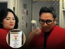 OMG Gandeng AirAsia Luncurkan Lip Vinyl Pertama di Langit Indonesia