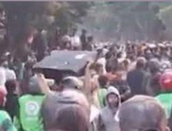 Penjarahan dan Pembakaran Gedung Pecah Saat Aksi Demo di Depan Mako Brimob