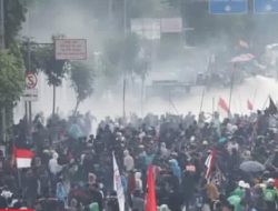 Aksi Demo di DPR, Tak Satupun Anggota DPR Temui Massa: Pilih WFH hingga ke Luar Negeri