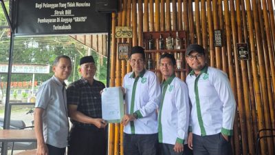 Zulfahmi Hasibuan Serahkan SK PD Pemuda NW Kota Medan Periode 2025 – 2030