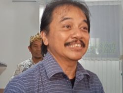 Roy Suryo Tanggapi Santai Desakan Relawan Joko Widodo: “Ijazahnya Bohong, Polisi Tak Akan Berani Maju”