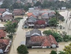 Banjir Parah Rendam Karangligar, Warga Kerang Selain Mengungsi