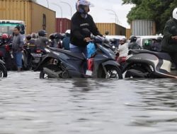 Jakarta Terkepung Banjir: Puluhan Titik Tergenang, Akses Jalan Lumpuh