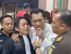 ‎Terdakwa Kasus Pembunuhan Satu Keluarga di Indramayu Bantah Pengakuan: “Saya Dipaksa Mengaku