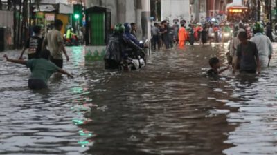Jakarta Siaga: 115 RT Terendam Banjir, Ketinggian Air di Jaksel Tembus 2,4 Meter