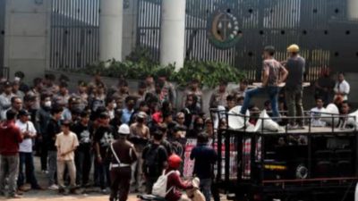 Suasana Memanas, Massa Kembali Geruduk Kejagung Desak Penahanan Eks Jampidsus Febrie Adriansyah