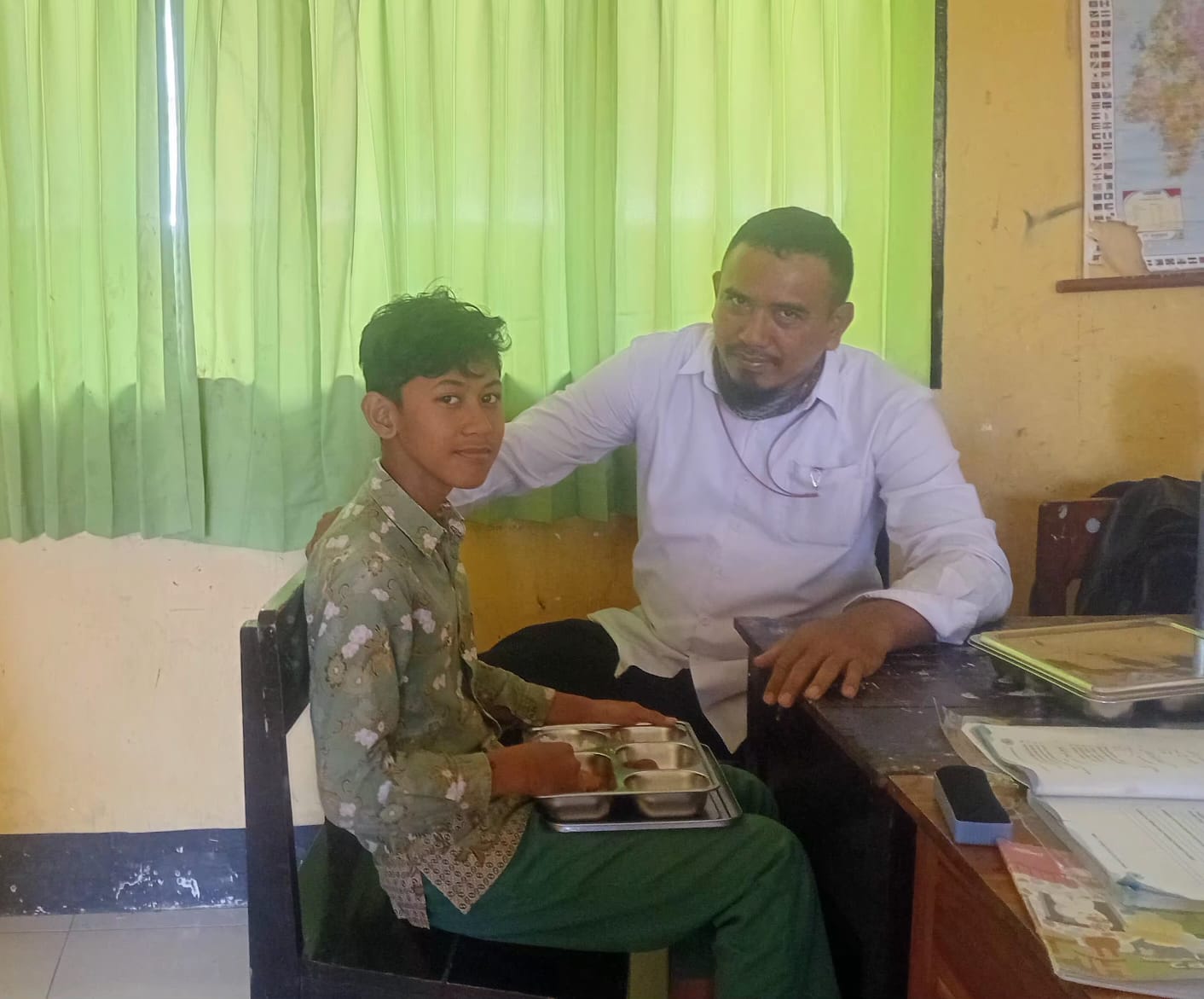 Lahap Menyantap MBG, Halid Siswa Kelas 6B: “Sejak Ada MBG, Saya Tak Lagi Sarapan di Rumah”