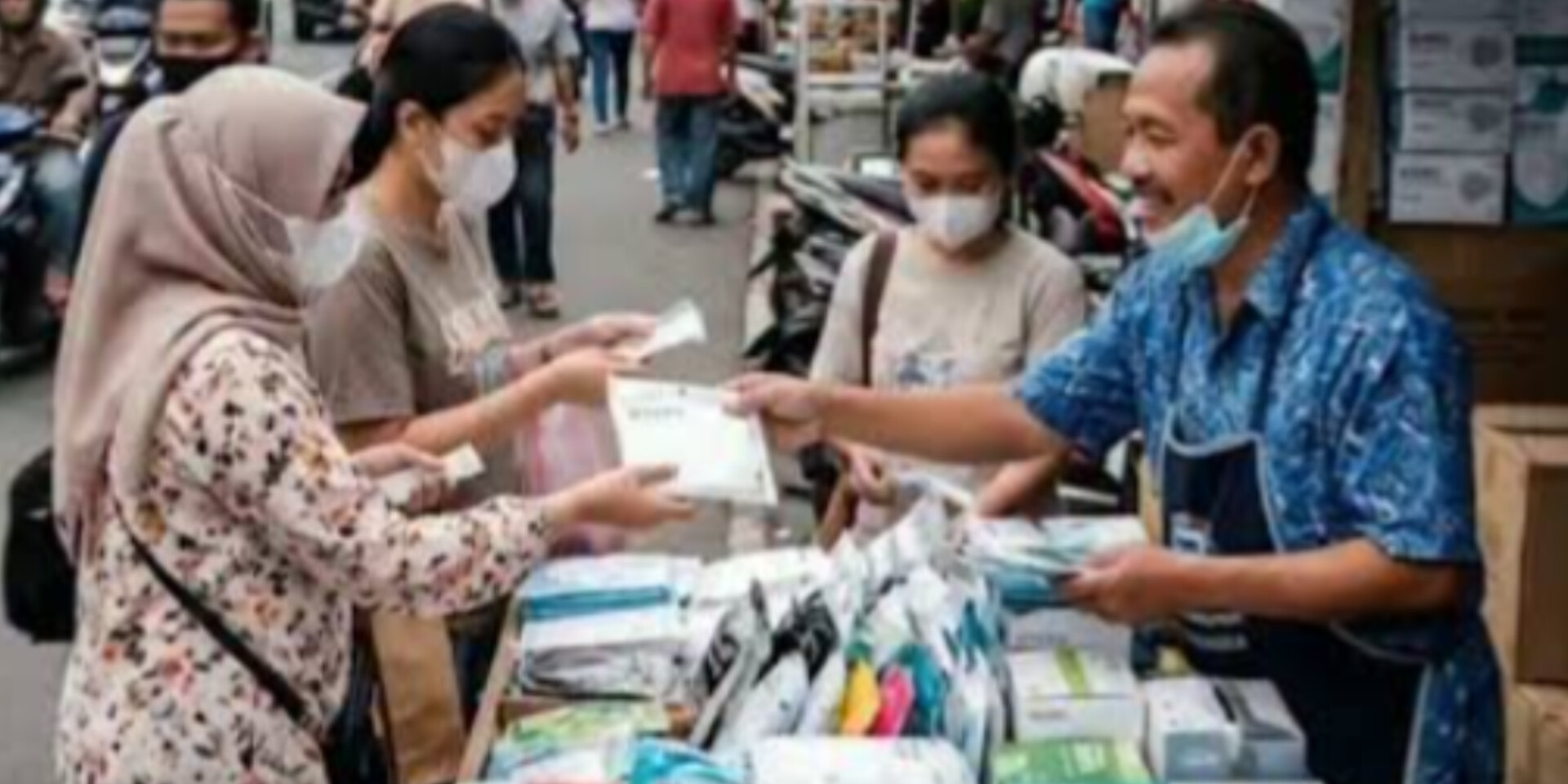 Erupsi Anak Krakatau Picu Kelangkaan, Harga Masker Melonjak Hingga Empat Kali Lipat