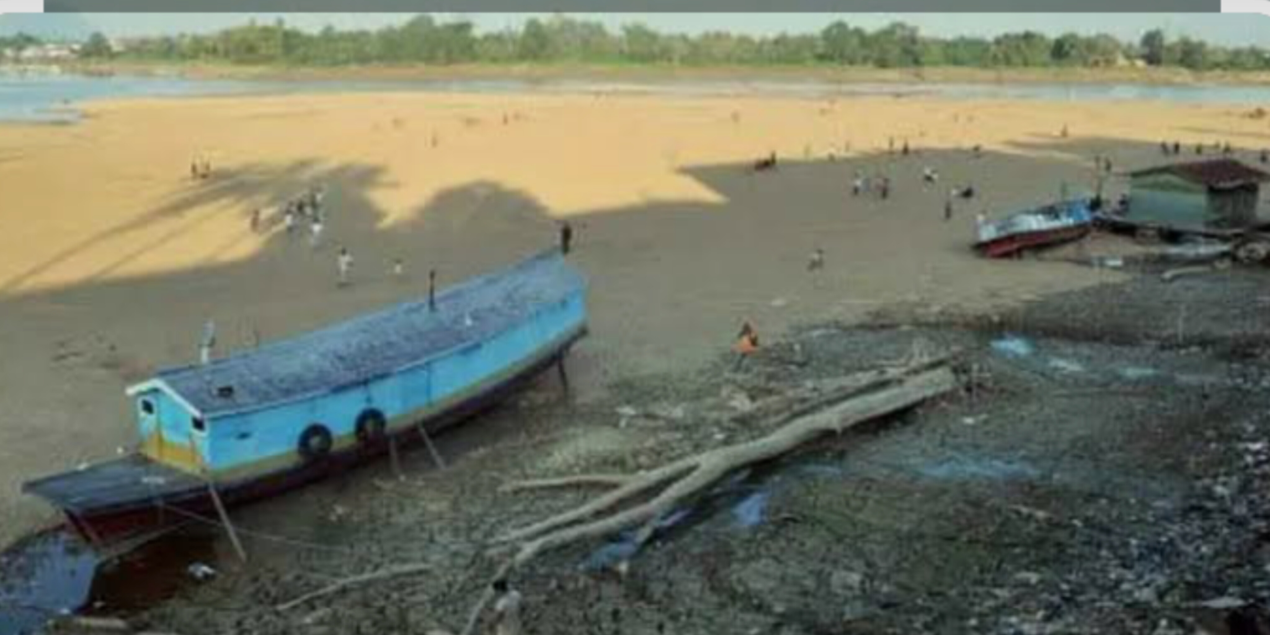 KAPUAS KELAM: SUNGAI TERPANJANG INDONESIA MENGERING, PULUHAN KAPAL TERDAMPAR DAN KRISIS AIR MENGANCAM