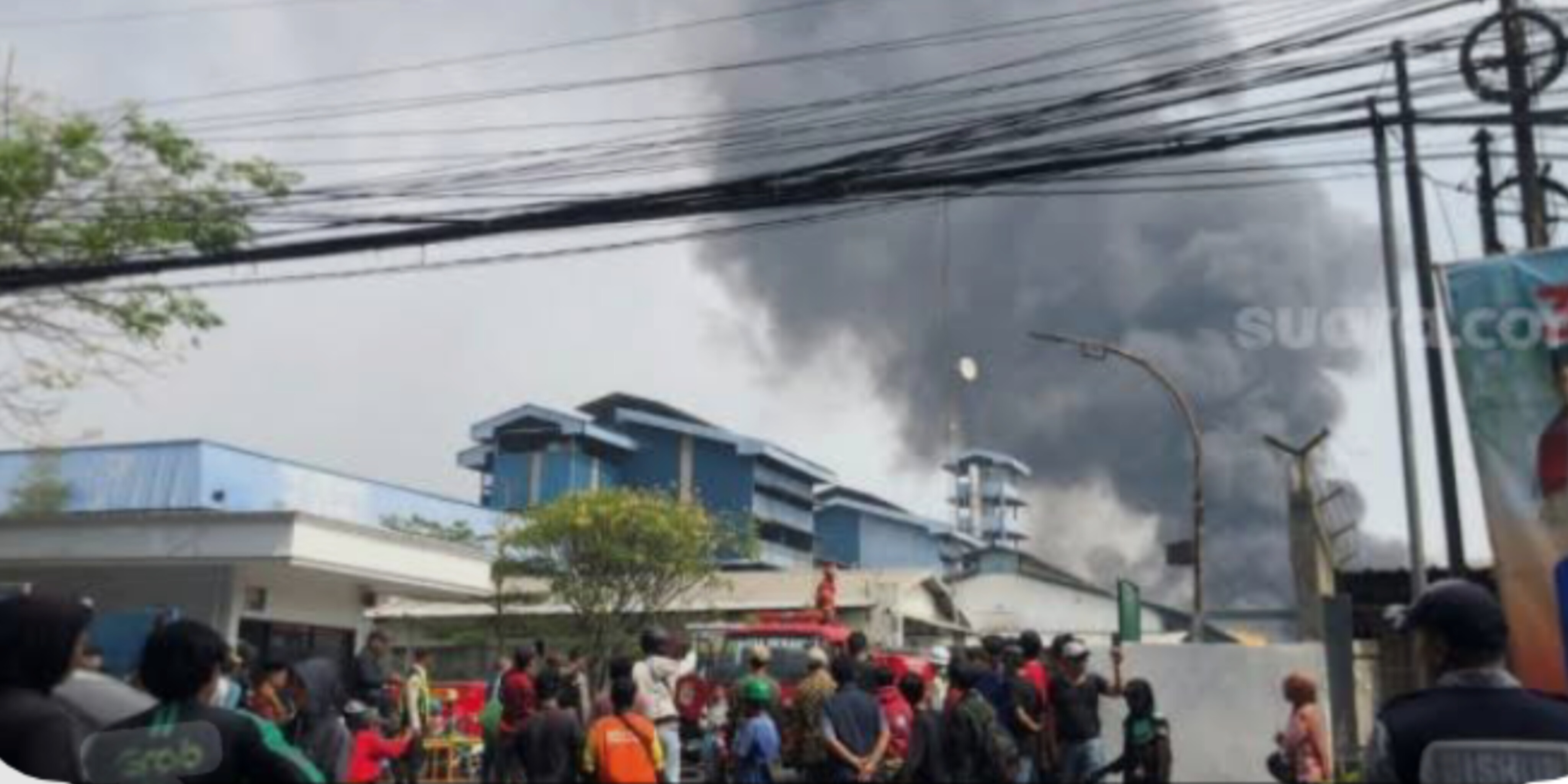 Si Jago Merah Amuk Gudang di Jalan Cicau Raya, Kerugian Diperkirakan Mencapai Miliar Rupiah