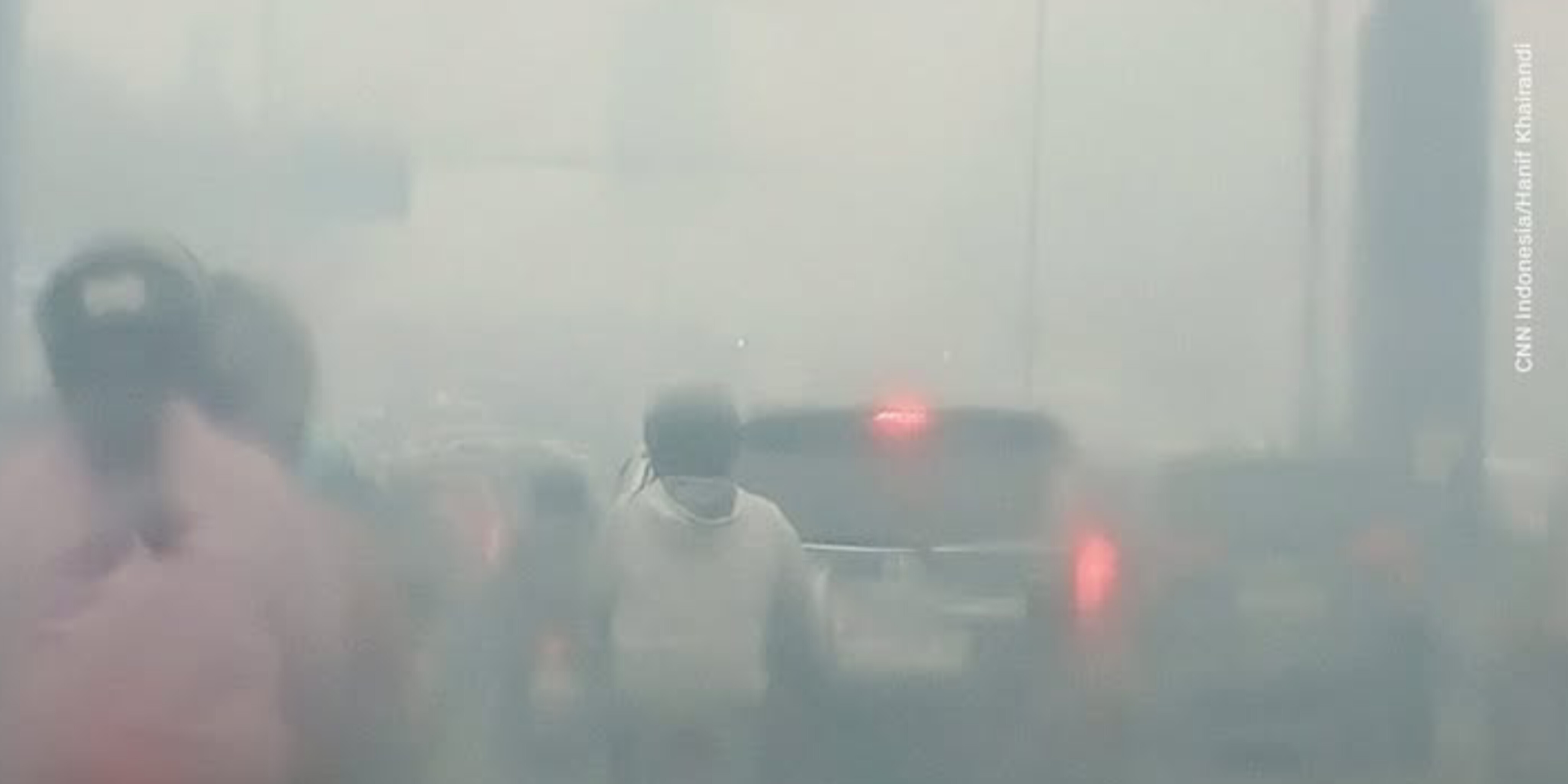 Kabut Asap Karhutla di Sumsel Kian Pekat: Jarak Pandang Terbatas, Warga Keluhkan Gangguan Pernapasan